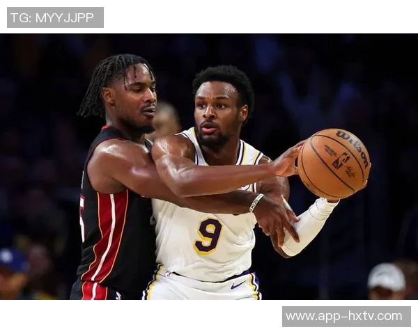 卧龙凤雏组合再现赛场风采美媒调侃艾顿与布朗尼的精彩对决 卧龙凤雏组合再现赛场风采美媒调侃艾顿与布朗尼的精彩对决