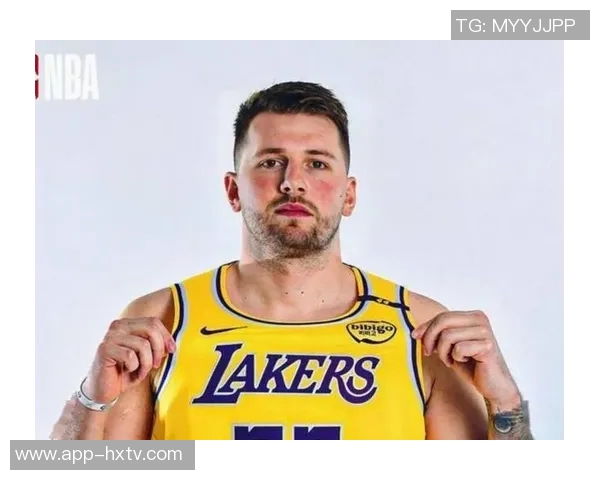 东契奇季前赛表现出色轻松砍下31分5板9助展现瘦身效果 东契奇季前赛表现出色轻松砍下31分5板9助展现瘦身效果